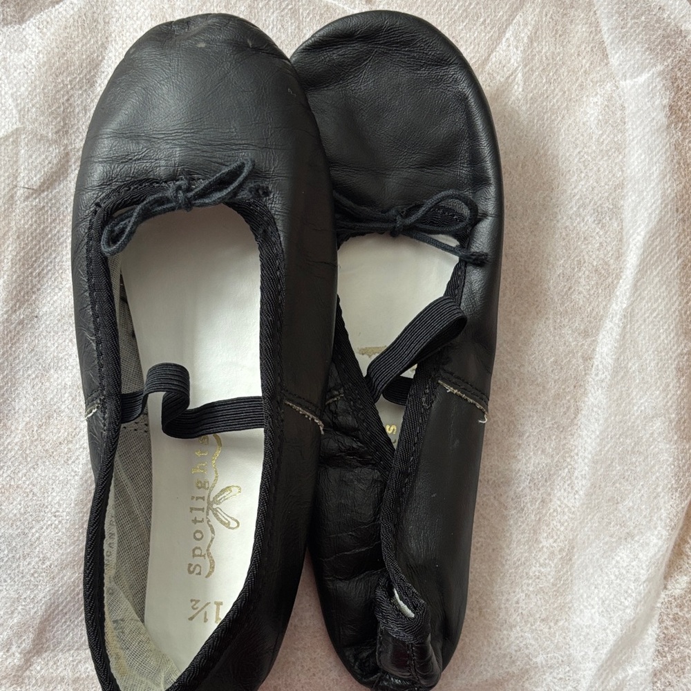 Spotlights Leather Black Ballet Shoes.Size 1 1/2.